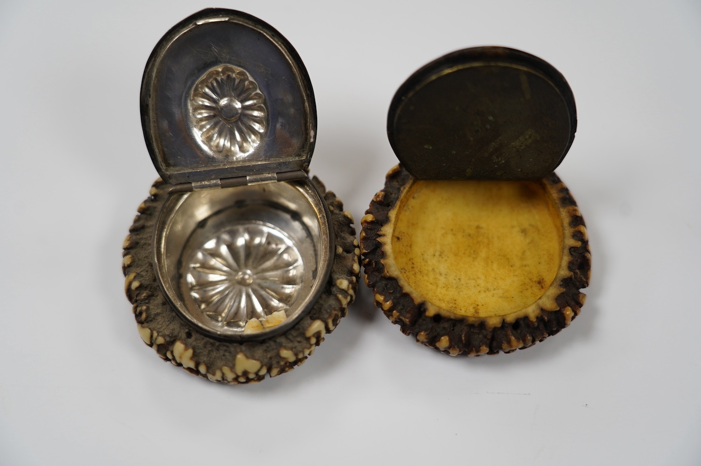 Two 19th century Scottish staghorn snuff boxes. one inscribed 'Mills, THE GIFT of Mr Bedford', with horn lid, 6.5cm, the other with white metal mounts, 6.5cm and a straw-work box, 8.5cm. Condition - staghorn boxes good,